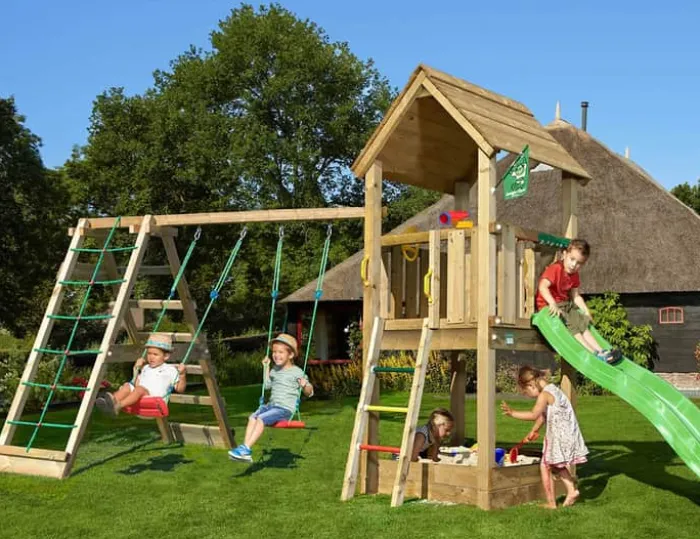 Jungle Gym Club Legetårn m. rutchebane, klatrestativ og gynger H 302 x B 572 x L 238 cm - Træ/Metal/Kunsstof - Natur