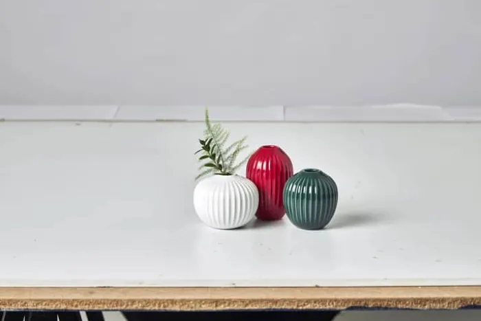 Kähler Hammershøi Minivasesæt - 3 stk. H 8,2/6,4/5,8 cm - Stentøj - Rød/hvid/grøn