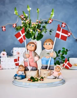Klarborg Fødselsdagsdreng m. flag H 11 cm - Keramik - Lyseblå