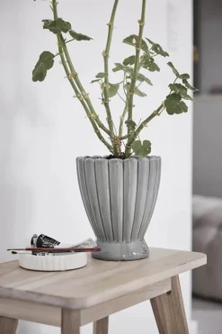 Lene Bjerre Shenella Urtepotteskjuler H 20 cm - Keramik - Blå
