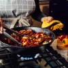 Lodge Cast Iron Chef Wokpande Ø 32,8 cm - Støbejern - Sort