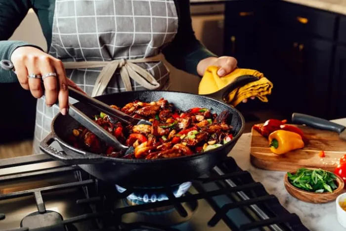 Lodge Cast Iron Chef Wokpande Ø 32,8 cm - Støbejern - Sort