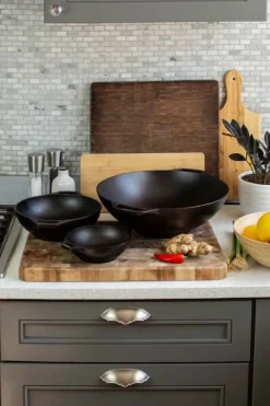 Lodge Cast Iron Chef Wokpande Ø 32,8 cm - Støbejern - Sort