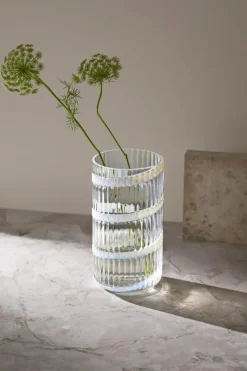 Lyngby Porcelæn Lyngby Vase Swirl Ø 14,5 x H 25 cm - Mundblæst glas - Swirl hvid