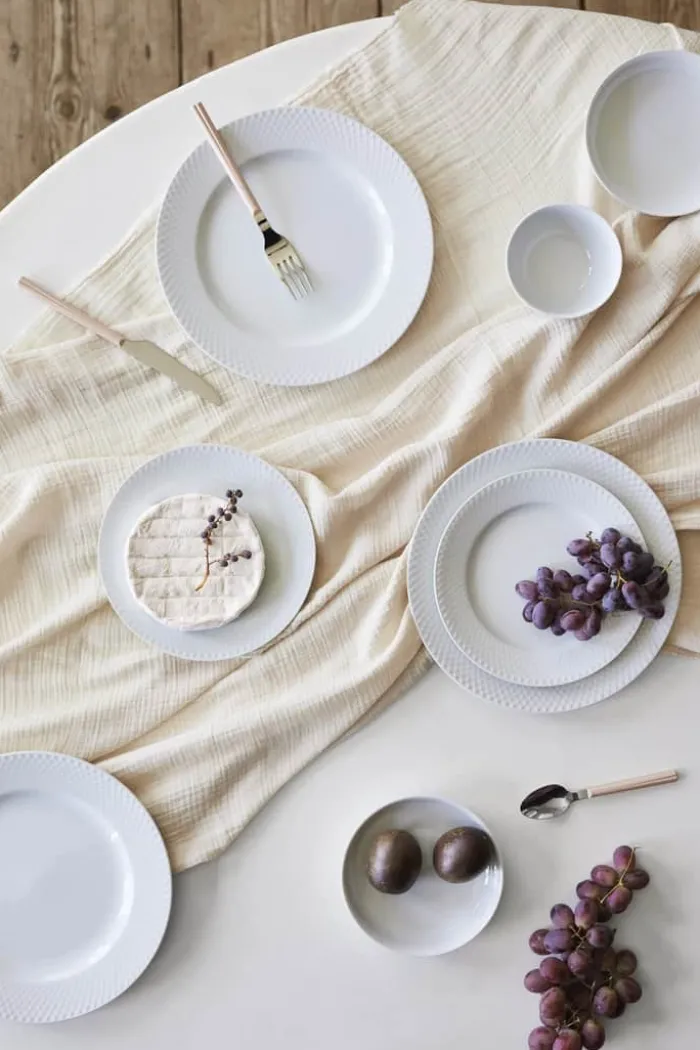 Lyngby Porcelæn Rhombe Frokosttallerken Ø 23 cm - Porcelæn - Hvid