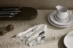 Lyngby Porcelæn Rhombe Middagstallerken Ø 27 cm - Porcelæn - Hvid