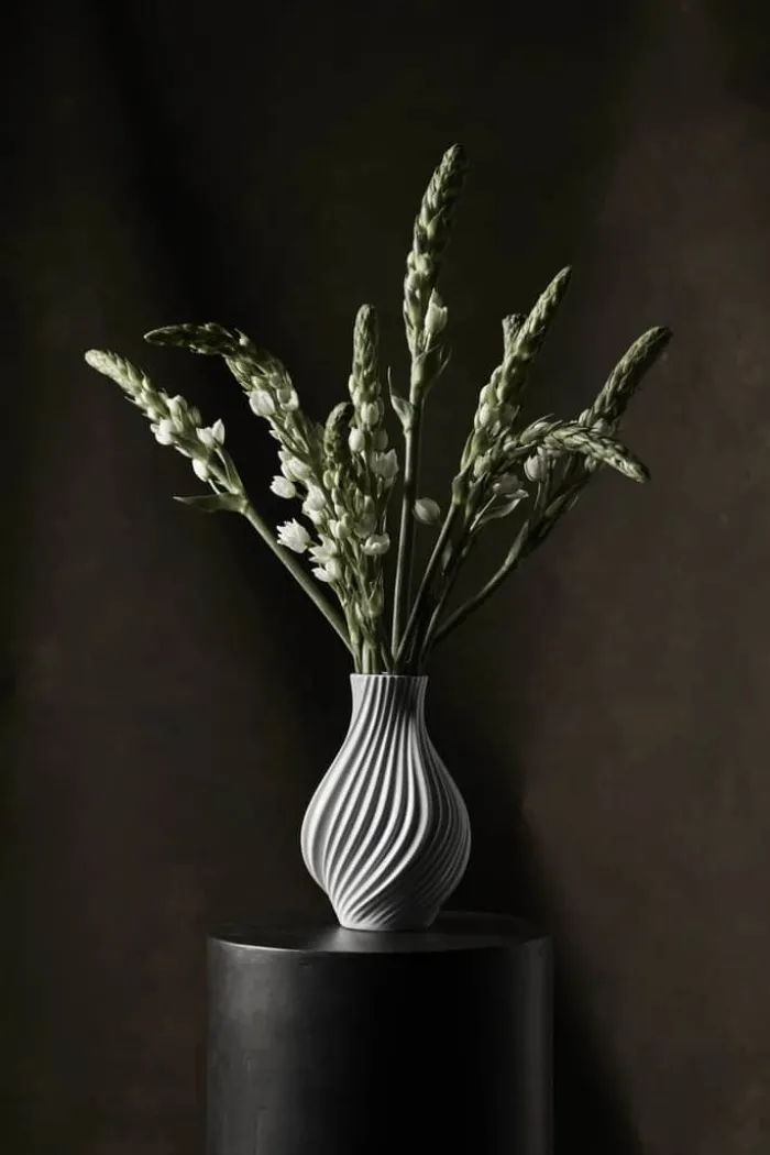 Lyngby Porcelæn Twist Vase H 18 cm - Porcelæn - Hvid