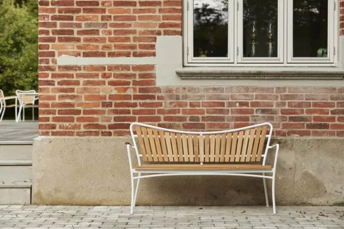 Mandalay Marguerit Havebænk H 82/44 x D 41 x L 143 cm - Aluminium/teaktræ - Hvid