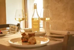 Menhir Salento Pass O Fiano Hvidvin 75 cl - 14% - Tør med noter af grønt æble, citron og ananas
