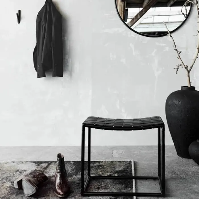Muubs Soho Taburet H 42 x B 50 cm - Pulverlakeret jern/læder - Sort
