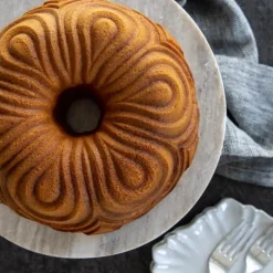 Nordic Ware Chiffon Bundt Kageform H 9,52 x B 24,77 x L 24,77 cm - Aluminium - Sort