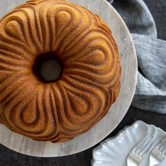 Nordic Ware Chiffon Bundt Kageform H 9,52 x B 24,77 x L 24,77 cm - Aluminium - Sort