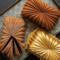 Nordic Ware Classic Fluted Loaf Kageform H 7,9 x B 15,2 x L 25,4 cm - Aluminium - Guld