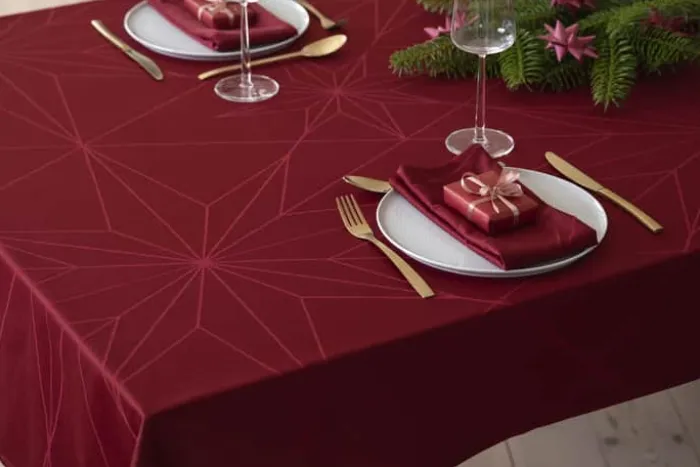 Novoform Stars Dug B 140 x L 270 cm - Bomuld/polyester - Advent red
