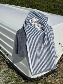 omhu Håndklæde B 70 x L 140 cm - Økologisk bomuld - Hvid/grå