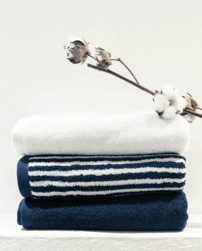 omhu Håndklæde B 50 x L 100 cm - Økologisk bomuld - Navy/hvid
