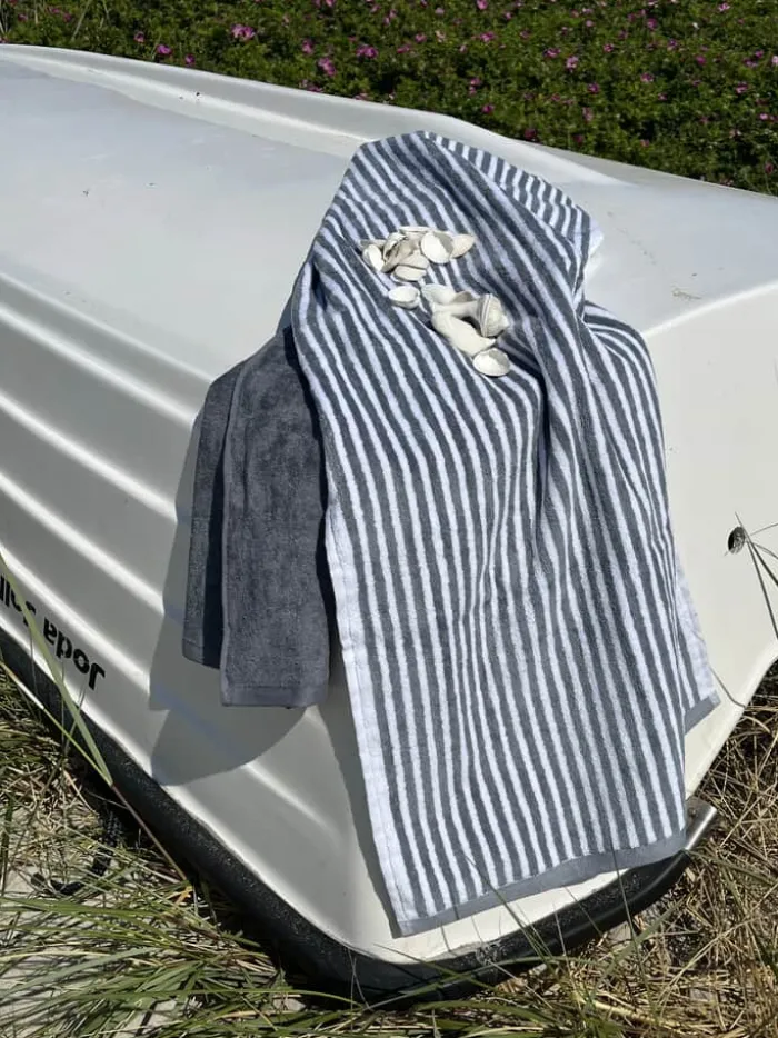 omhu Håndklæde B 50 x L 100 cm - Økologisk bomuld - Hvid/grå
