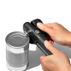 OXO Dåseåbner Med praktisk magnet i bunden af grebet