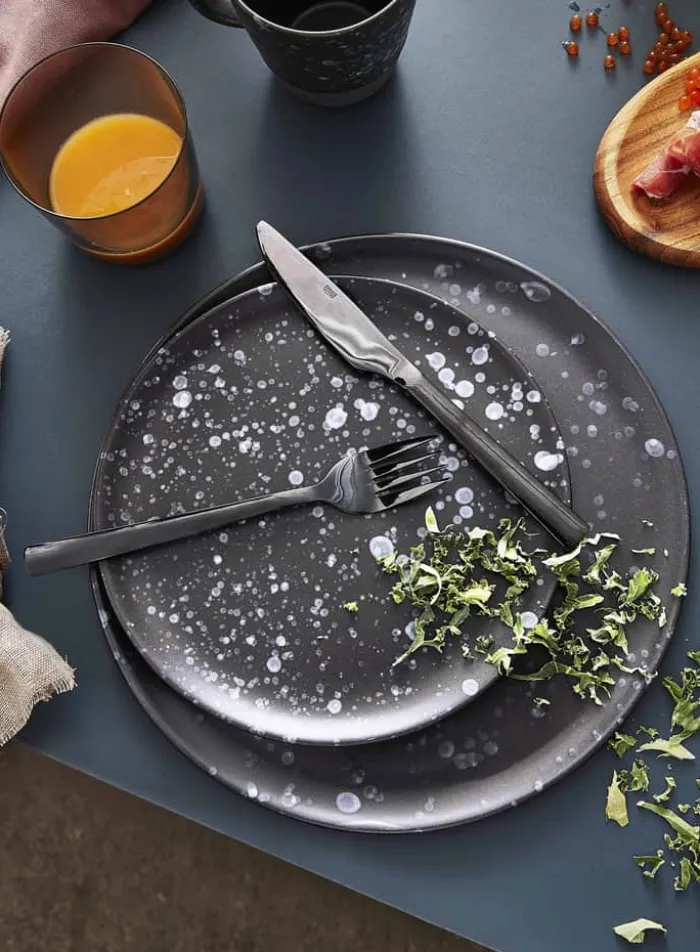 RAW by Aida Steaktallerken - Ø 28 cm - Stentøj - Sortspotted Ø 28 cm - Stentøj - Sortspotted