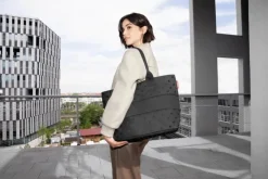 Reisenthel Shopper E1 H 26 x B 50 x L 16,5 cm – Genanvendt polyester – Sort