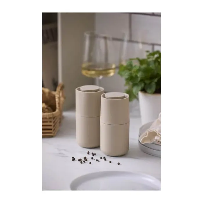 Rosti Agnes Kværnsæt - 2 dele Ø 6,3 x H 14,2 cm - ABS Plastik - Humus
