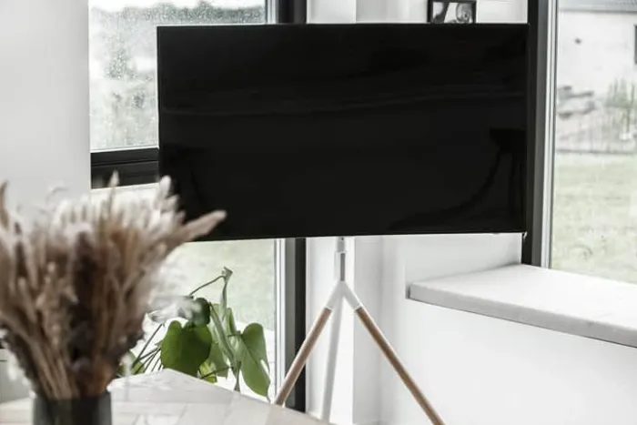 SINOX Tripod gulvstand Passer til TV fra 45"- 65" - Lyst træ/hvid