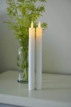 Sirius Sara Genopladelig LED Kronelys - 2 stk. Ø 2 x H 25 cm - Stearin - Hvid