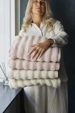 SKAGEN living Håndklæde B 100 x L 150 cm - Bambus/bomuld - Rosa