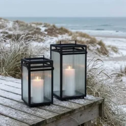 SKAGEN living Lanterne H 45 cm - Jern/glas - Sort