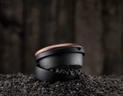 Skeppshult Swing Stor krydderikværn H 5,5 cm - Støbejern/valnød - Sort/træ