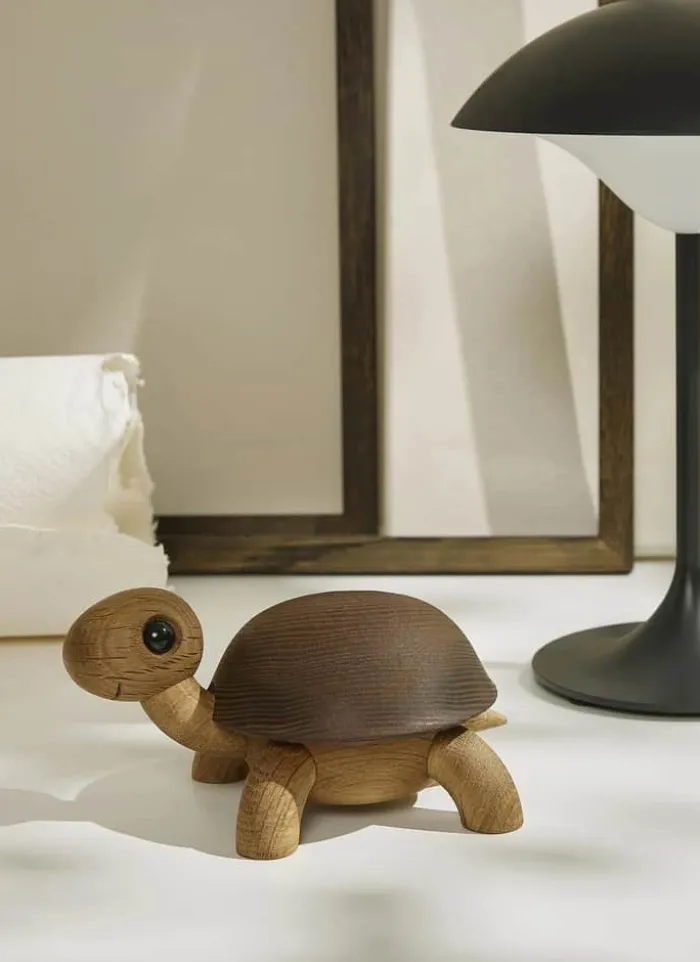 Spring Copenhagen Skildpadde Slowy L 14 cm - Certificeret egetræ