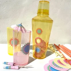 Sunnylife Rio Sun Barsæt - 31 dele Inkl. shaker, papirbrikker, cocktailparaplyer, genanvendelige plastiksugerør, rørepinde og isterninger - Plastik/papir - Multifarvet