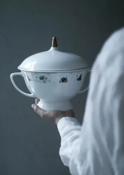 Wik & Walsøe Julemorgen Story Terrin m. låg B 23,5 cm - Porecelæn - Multifarvet