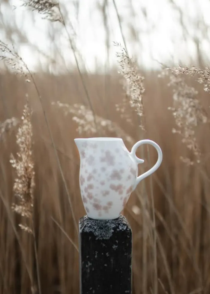 Wik & Walsøe Slåpeblom Kande 25 cl - Benporcelæn - Hvid/rosa