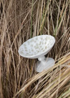 Wik & Walsøe Slåpeblom Skål Med fod Ø 12 cm - Benporcelæn - Hvid/grøn