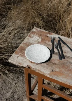 Wik & Walsøe Slåpeblom Tallerken Ø 21 cm - Benporcelæn - Hvid/varmgrå